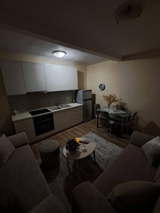 Quiet, Cozy, Luminous Apartment Tiranë Ngoại thất bức ảnh